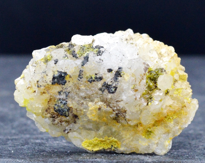 Pyromorphite & Quartz - 22 grams - Emilie II Mine, Altweilnau, Weilrod, Hochtaunuskreis, Darmstadt, Hesse, Germany