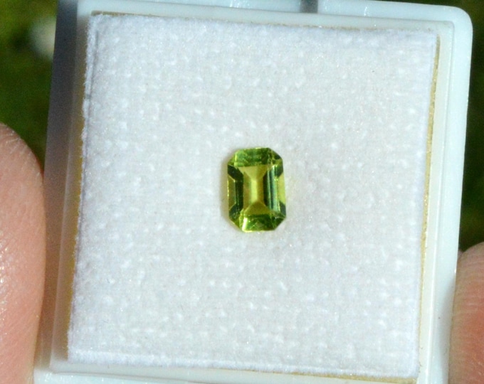 Peridot 0.54 carats - Pakistan