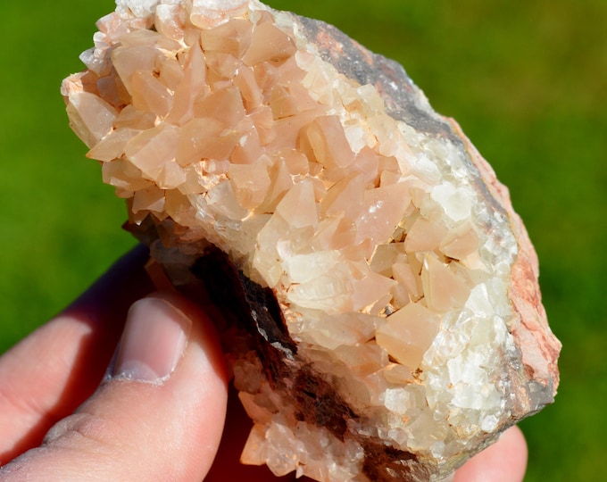 Calcite 366 grams - Limestone quarry, Limont-Fontaine, Maubeuge, Avesnes-sur-Helpe, Nord, Hauts-de-France, France