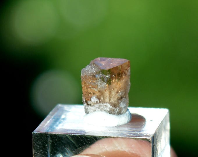 Topaz 0.8 grams - Topaz Mountain, Thomas Range, Juab County, Utah, USA