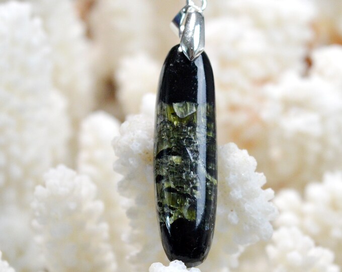 27 carat serpentine - natural stone cabochon pendant - Italy / FM27 - RARE
