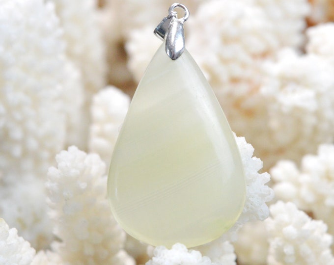 41 carat green onyx - natural stone cabochon pendant - Pakistan // DN43