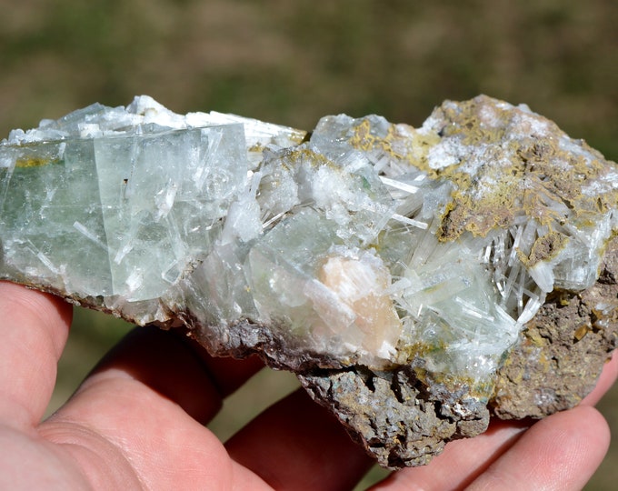 Fluorapophyllite-(K) & Scolecite Stilbite 421 grams - Wagholi, Pune District, Pune Division, Maharashtra, India