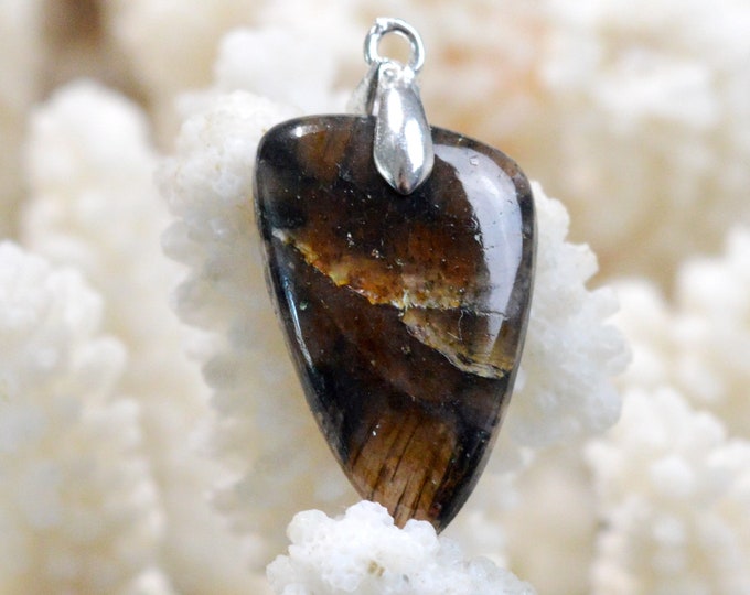 Chiastolite 21 carats - natural stone cabochon pendant - USA / FN53