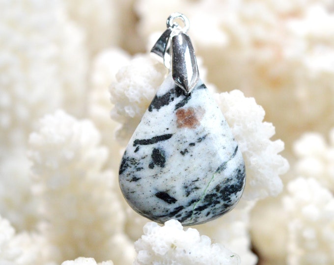 Hornblende & Almandine Garnet 23 carats - natural stone cabochon pendant - Austria / EF94