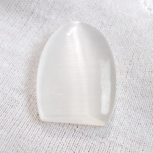 Sélénite / Gypse 73 carats - cabochon pierre naturelle - Maroc // CW12