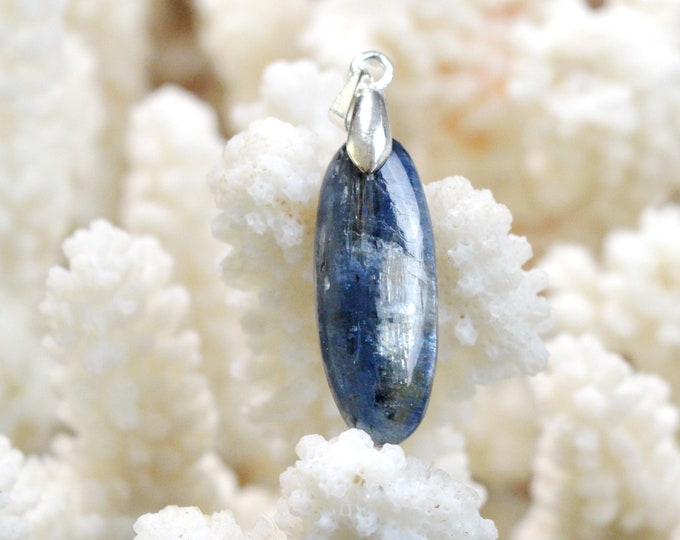 Kyanite Kyanite Disthene 15 carats - natural stone pendant - Brazil / EZ31