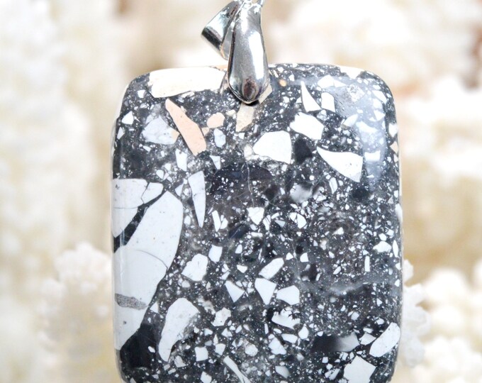 90 carat Maligano Jasper - natural stone cabochon pendant - Indonesia // DN17