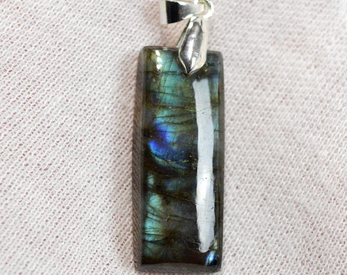 42-carat Labradorite - natural stone cabochon pendant - Madagascar / FZ26