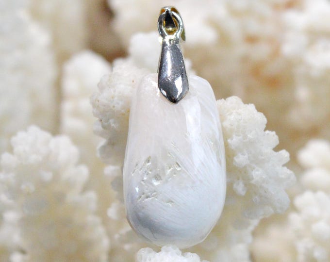 22-carat Scolecite - natural stone cabochon pendant - India / FY47