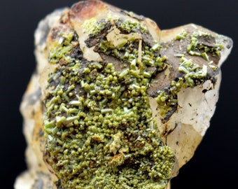 Pyromorphite & Quartz - 30 grams - Emilie II Mine, Altweilnau, Weilrod, Hochtaunuskreis, Darmstadt, Hesse, Germany