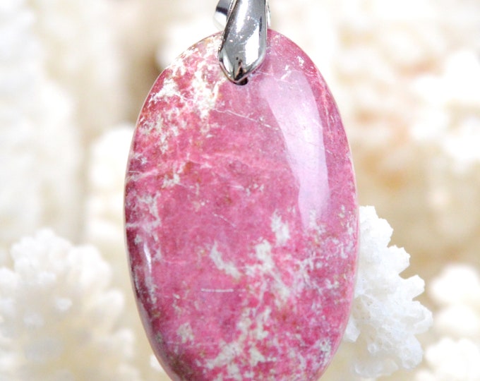 Thulite 55 carats - natural stone cabochon pendant - Norway // BQ34