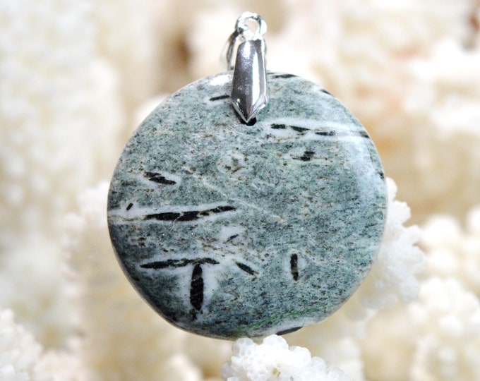 Hornblende 54 carats - natural stone cabochon pendant - Austria / EF68
