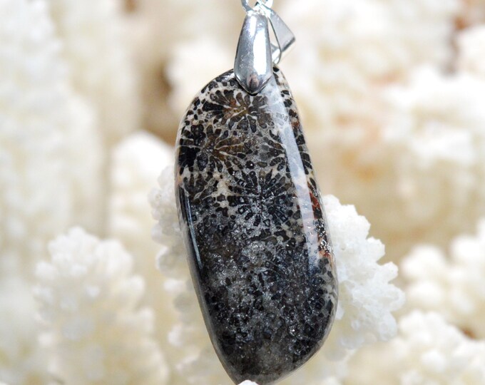 33-carat fossil coral - cabochon pendant - Indonesia // DQ77
