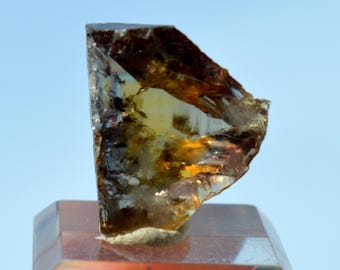 Fluorite 8 grams - Valzergues, Villefranche-de-Rouergue, Aveyron, Occitanie, France
