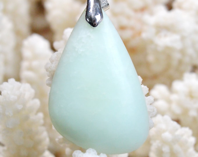 Opal bearing-Nickel var. Chrysopal 34 carats - natural stone cabochon pendant - Indonesia // DA92