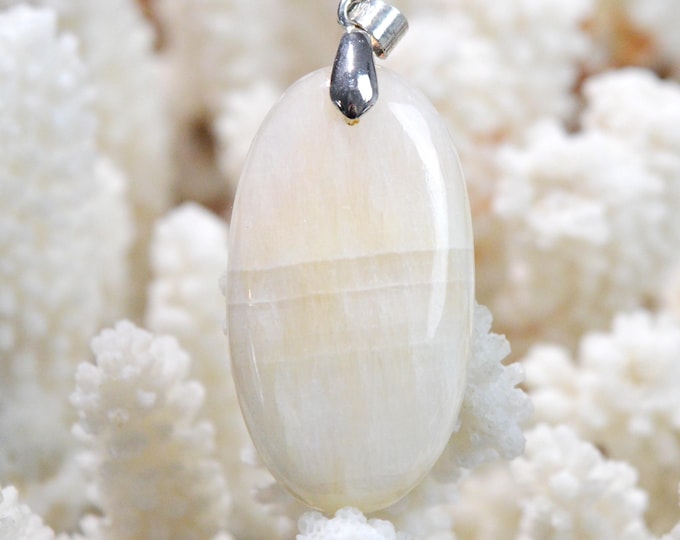 69-carat Aragonite - natural stone cabochon pendant - Namibia / FY56