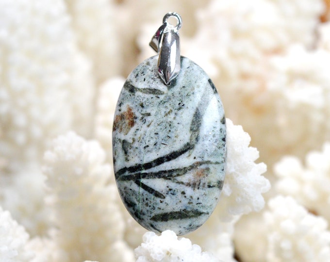 Hornblende & Almandine Garnet 36 carats - natural stone cabochon pendant - Austria / EF77