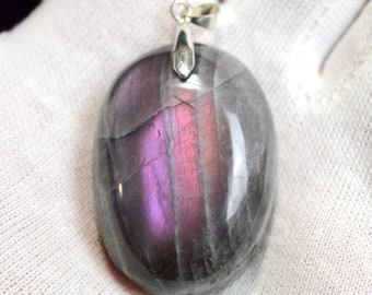 Labradorite 206 carats - natural stone cabochon pendant - Madagascar