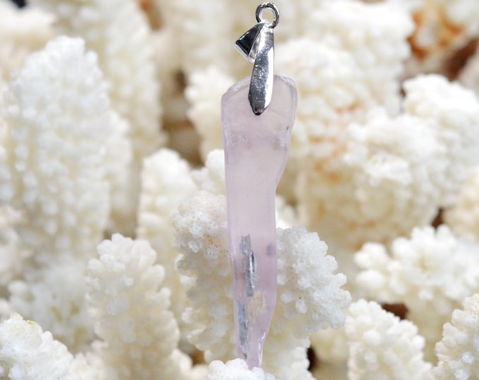 Kunzite 40 carats - raw natural stone pendant - Pakistan / FB13