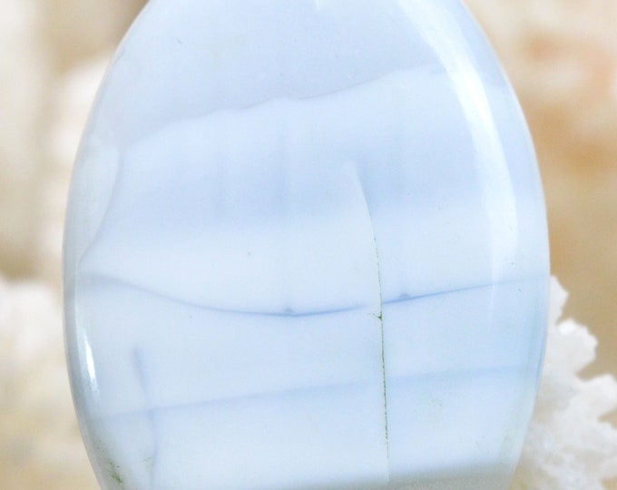 33 carat Owyhee Opal - natural stone cabochon pendant - USA // Ref S40