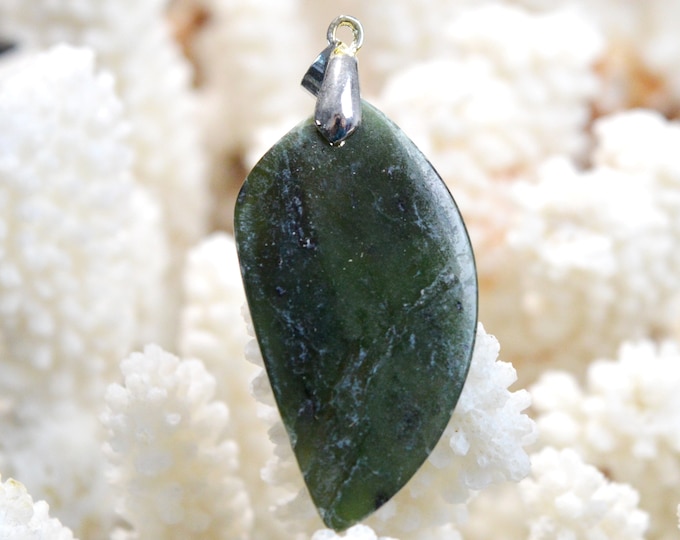 45 carat jade - natural stone cabochon pendant - Indonesia / EN28