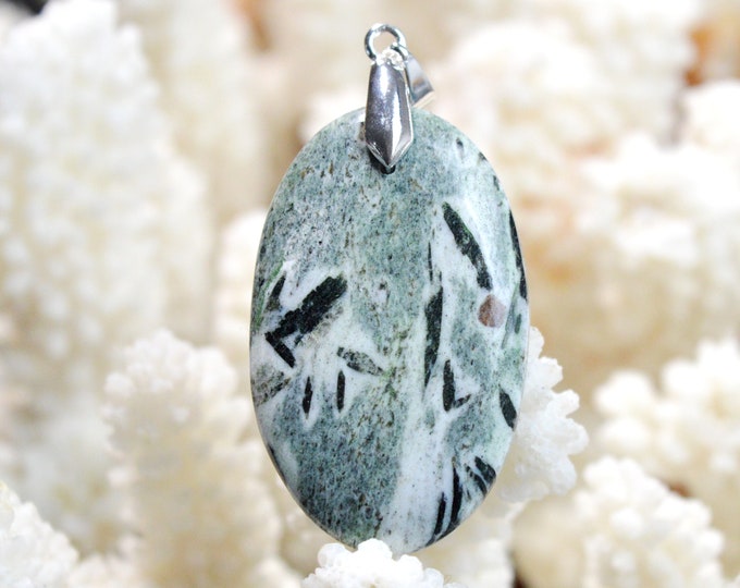 Hornblende & Almandine Garnet 39 carats - natural stone cabochon pendant - Austria / EF70