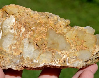 Quartz 455 grams - Vieux Mayres pegmatite (Le Château pegmatite), Mayres, Largentière, Ardèche, Auvergne-Rhône-Alpes, France