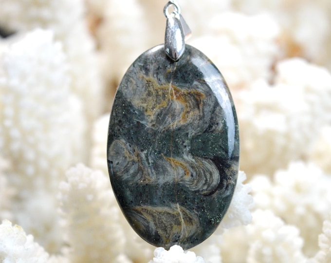 58 carat fuchsite ruby - natural stone cabochon pendant - India / EC8