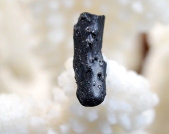 Irghizite tektite - 1.5 carats - Zhamanshin impact crater, Yrgyz District, Aktobe Region, Kazakhstan