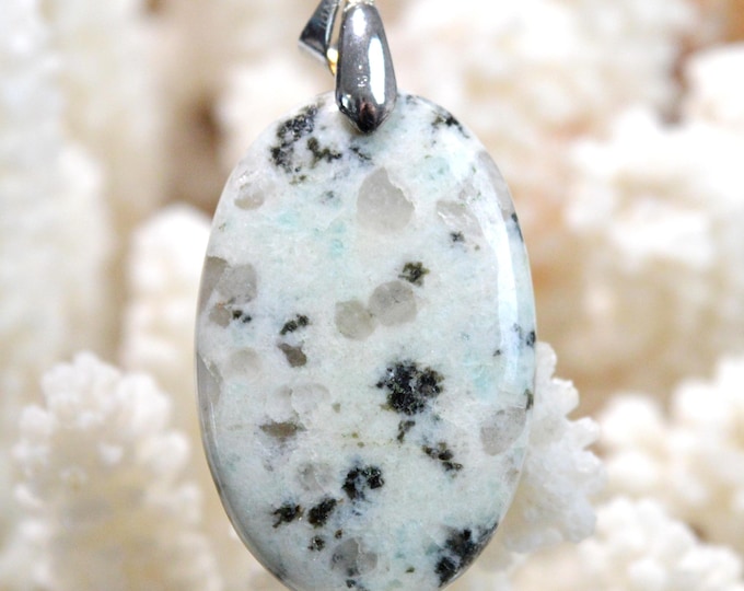 44-carat Kiwi Jasper - natural stone cabochon pendant - New Zealand / GA67