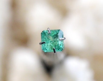 Beryl var. Emerald 0.6 carat - Muzo Mine, Muzo Municipality, Western Boyacá Province, Boyacá Department, Colombia