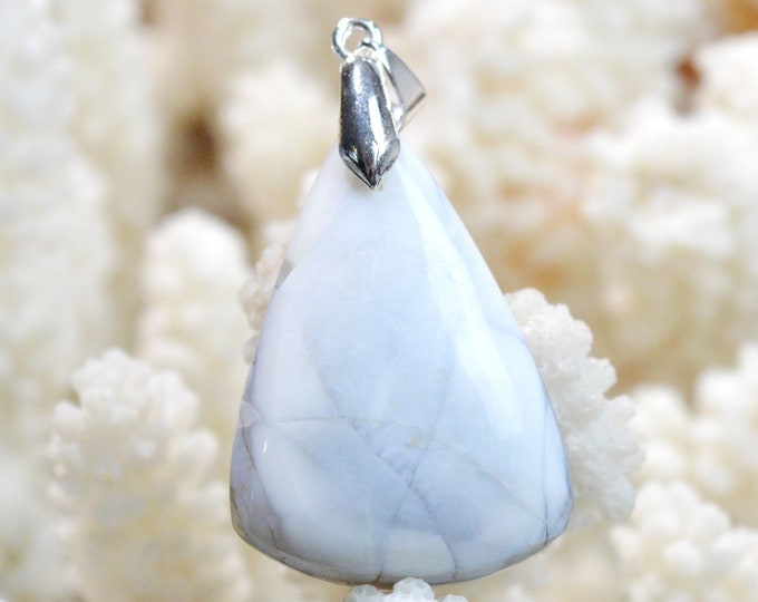 40 Carat Owyhee Opal - Natural Gemstone Cabochon Pendant - USA / FB62