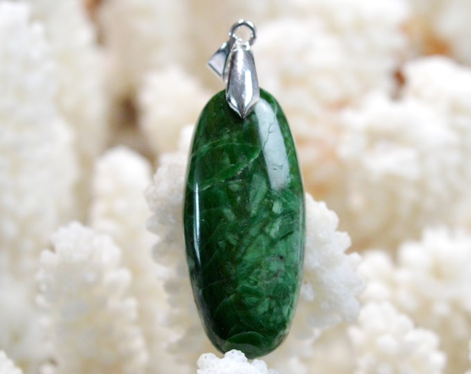 Jade Omphacite var. chrome omphacite 51 carats - natural stone cabochon pendant - Italy / FM46 - RARE