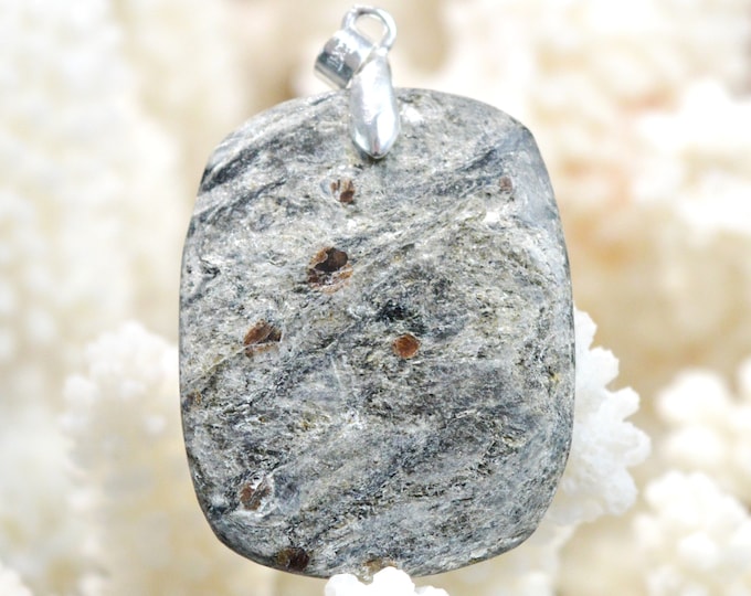 Grenat almandin & Mica schiste 36 carats - pendentif cabochon pierre naturelle - Scotland, UK // DL82