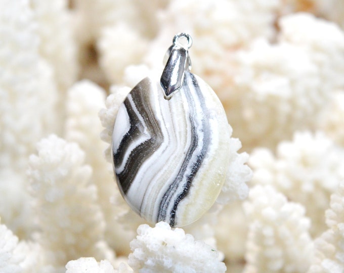 31 carat calcite - natural stone cabochon pendant - Mexico / EJ71