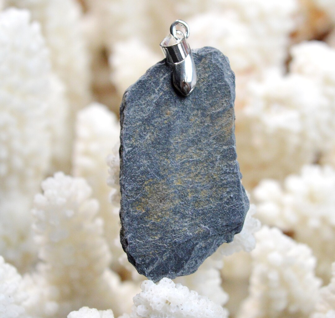 35 Carat Blue Slate Natural Stone Pendant Nozay, France // CN40 - Etsy