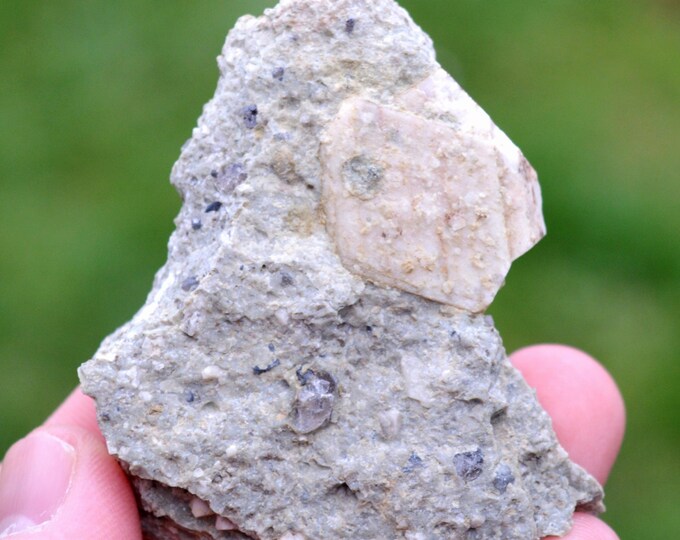 Orthoclase 65 grams - Four-la-Brouque ravine, Saint-Babel, Issoire, Puy-de-Dôme, Auvergne-Rhône-Alpes, France