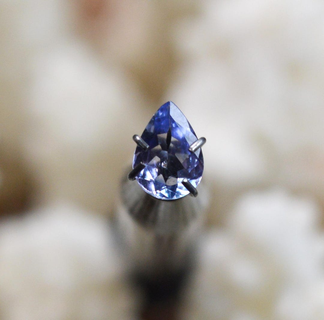 ゾイサイト var.タンザナイト 0.55 カラット - タンザニア、マニヤラ