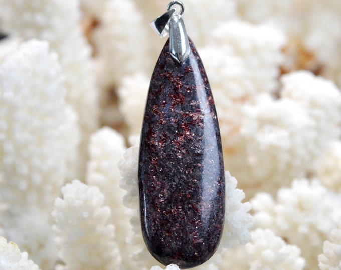 Muscovite var. Alurgite 44 carats - natural stone cabochon pendant - Italy / FM12 - RARE