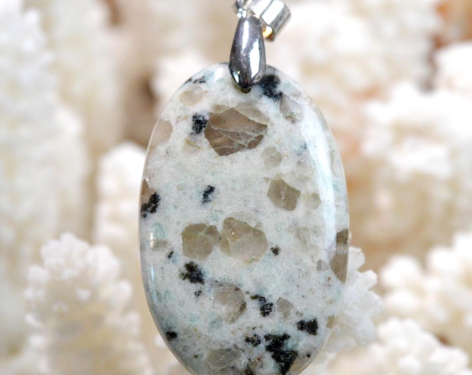 44-carat Kiwi Jasper - natural stone cabochon pendant - New Zealand / GA66