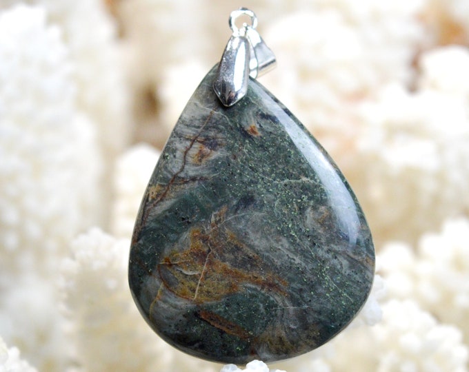 61 carat fuchsite ruby - natural stone cabochon pendant - India / EC3
