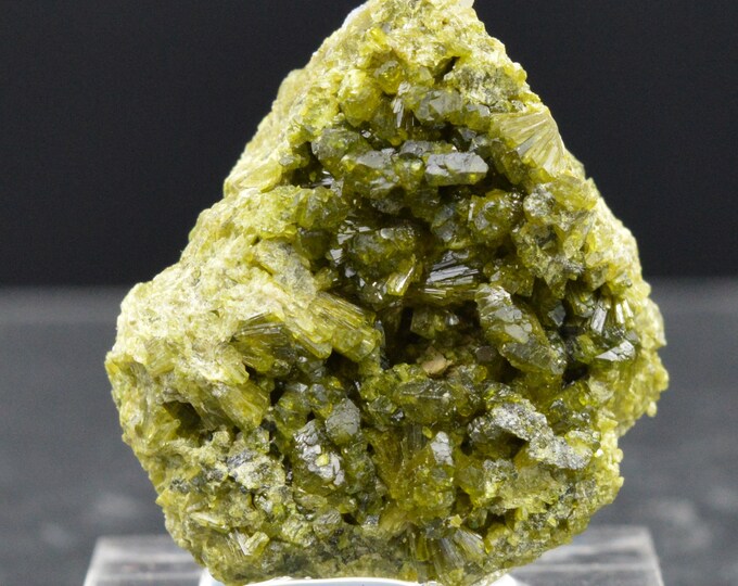 Epidote on Quartz 21.1 gr - EPIDOT on QUARTZ lustrous crystals cluster - Morocco