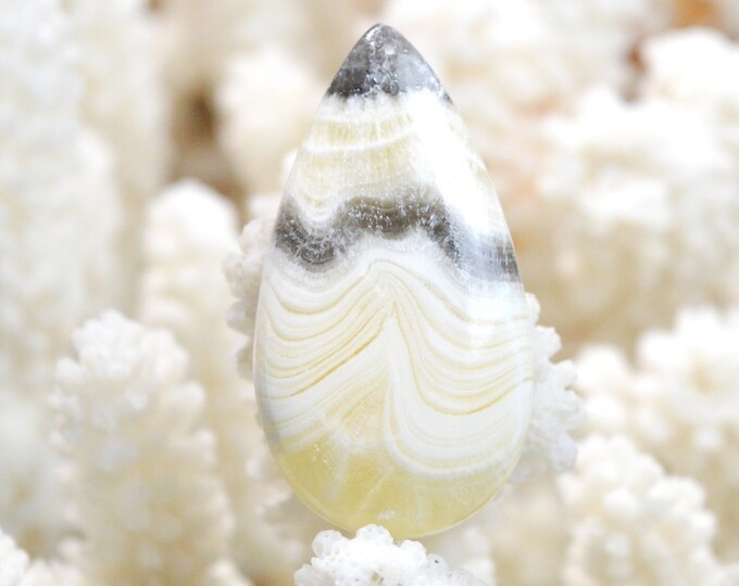 41 carat Zebra Calcite - Natural Stone Cabochon Pendant - Mexico / EL57
