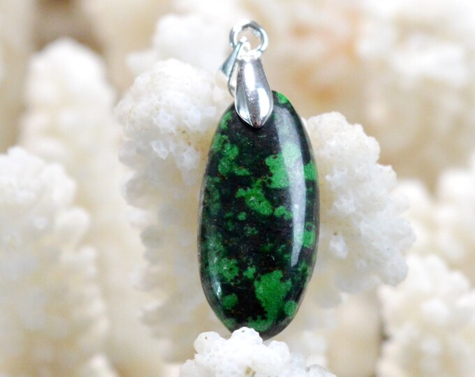 16 carat Omphacite Jade - natural stone cabochon pendant - Italy / FM59 - RARE