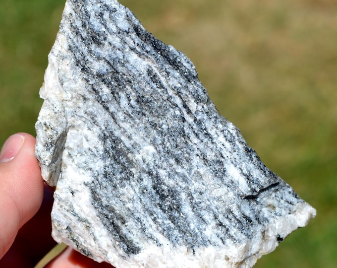 Ortho-leptinite amphibole quartz 500 grams - Tunnel des Iles, Chameyrat, Tulle, Corrèze, Nouvelle-Aquitaine, France