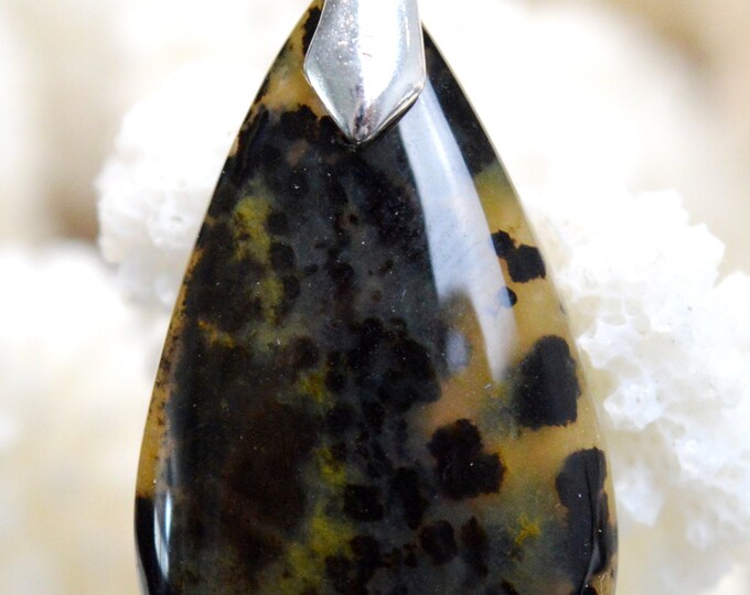 23-carat Leopard Agate - natural stone cabochon pendant - Brazil // Ref X97