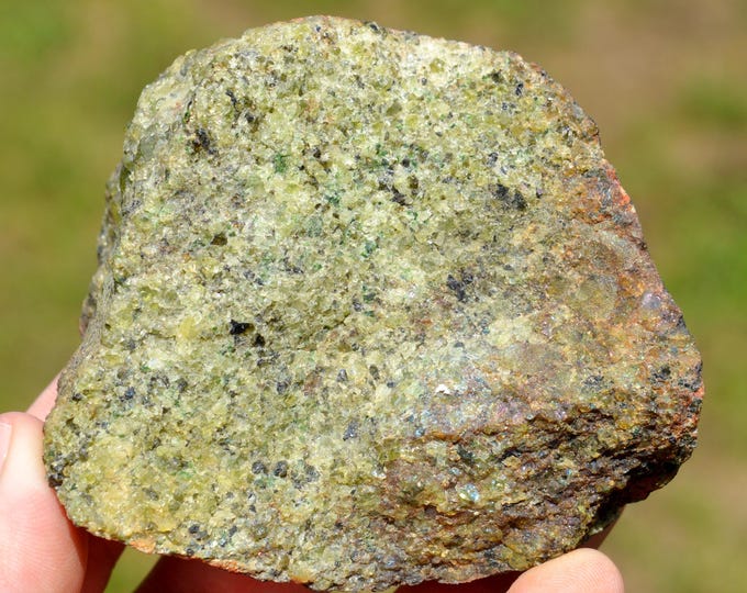 Olivine 484 grams - La Roche Sauterre, Manzat, Riom, Puy-de-Dôme, Auvergne-Rhône-Alpes, France