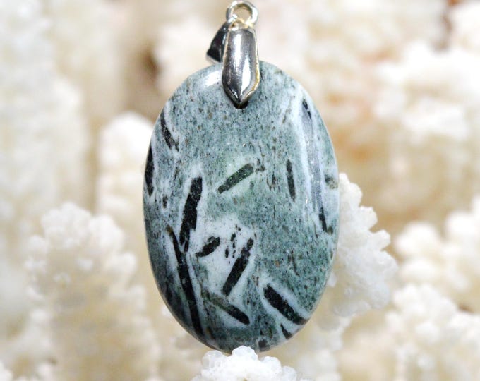 Hornblende & Almandine Garnet 44 carats - natural stone cabochon pendant - Austria / FZ14