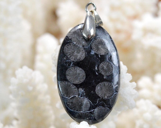 32-carat fossil coral - natural stone cabochon pendant - Indonesia /GC4